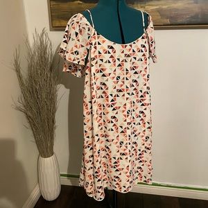 MIDI dress off the shoulder sleeves with spaghetti straps.